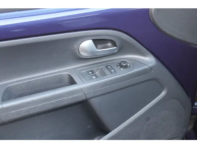 Volkswagen up! 1.0 BMT up! beats 2017 Benzine 13