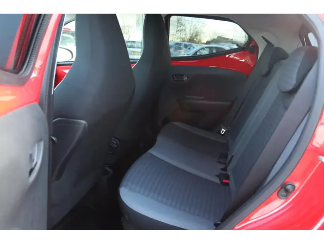 Toyota Aygo 1.0 VVT-i X-JOY AUT. 2019 Benzine 15