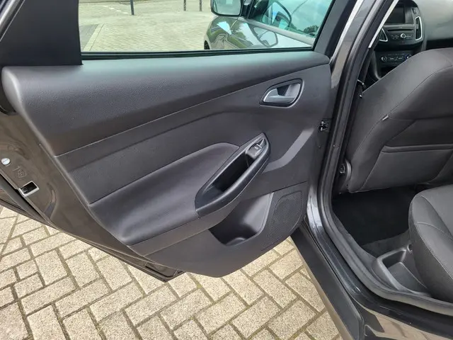 Ford Focus Wagon 1.0 Lease Edition 2017 Benzine 9