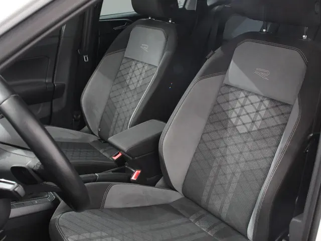 Volkswagen Polo 1.0 TSI R-Line DSG 2023 Benzine 30