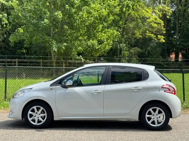 Peugeot 208 1.2 VTi Style /Navi/Airco/5-Deurs/ 2014 Benzine 6