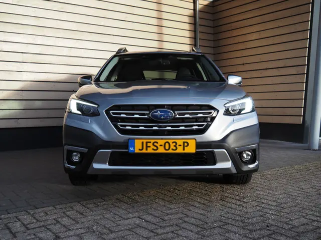 Subaru Outback 2.5i Premium AWD 2023 Benzine 3