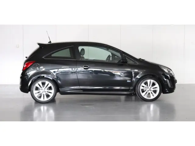 Opel Corsa 1.4-16V Cosmo | Direct beschikbaar! 2013 Benzine 7