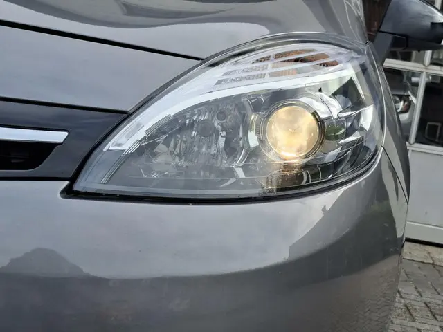 Renault Scénic TCe 115 Bose 2013 Benzine 9