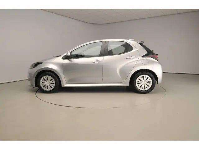 Toyota Yaris 1.5 Hybrid Active 2022 Hybride Benzine 2