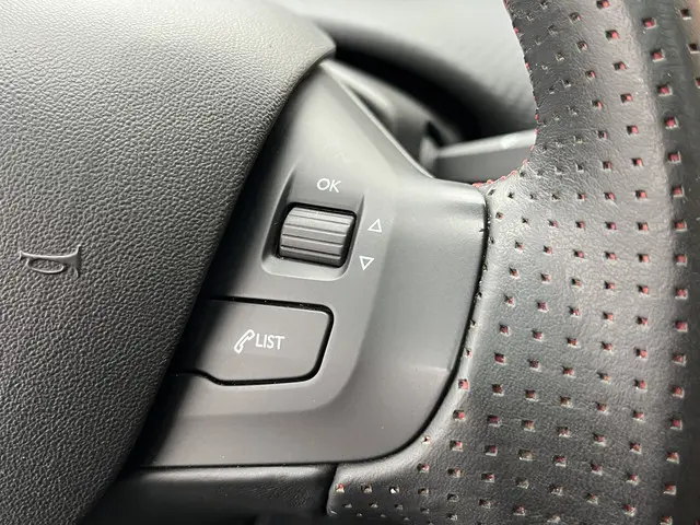 Peugeot 208 PureTech 110 GT-line 2017 Benzine 18