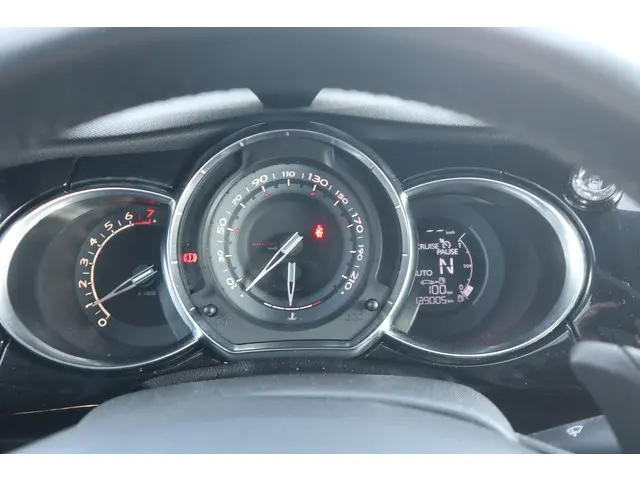 DS DS 3 1.2 PureTech Business 2014 Benzine 22