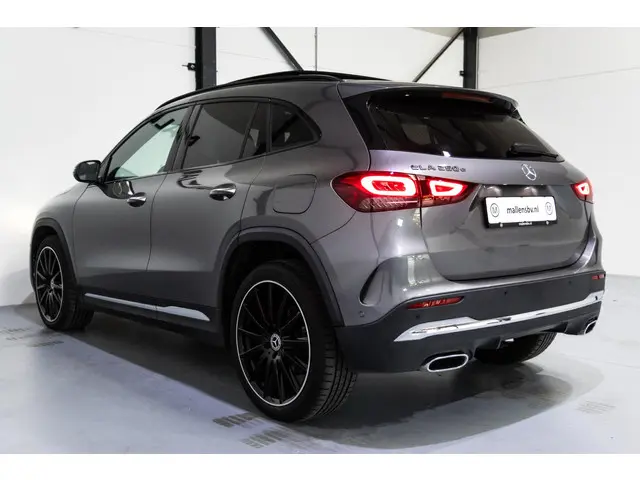 Mercedes-Benz GLA 250 e AMG Line 2021 Hybride Benzine 13