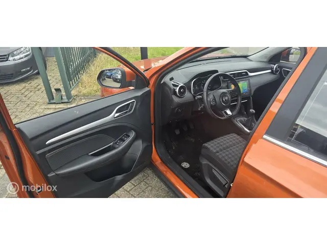 MG ZS 1.5,carplay/cruise/nog fabrieksgarantie 2024 Benzine 4