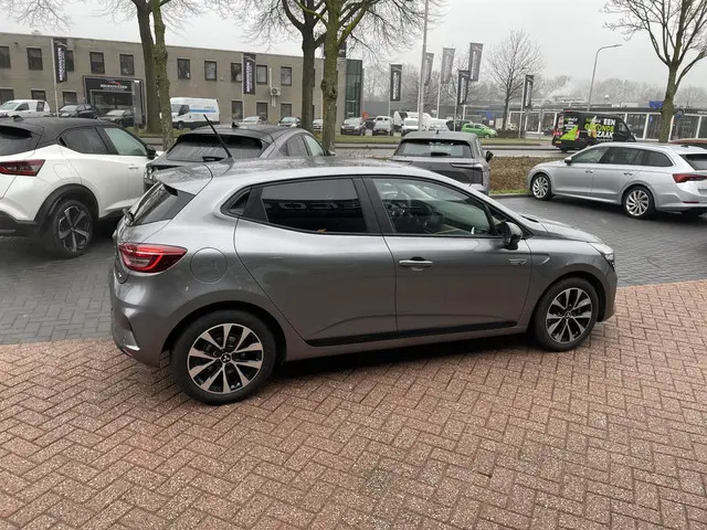 Mitsubishi Colt 1.6 HEV Intense 2024 Hybride Benzine 9