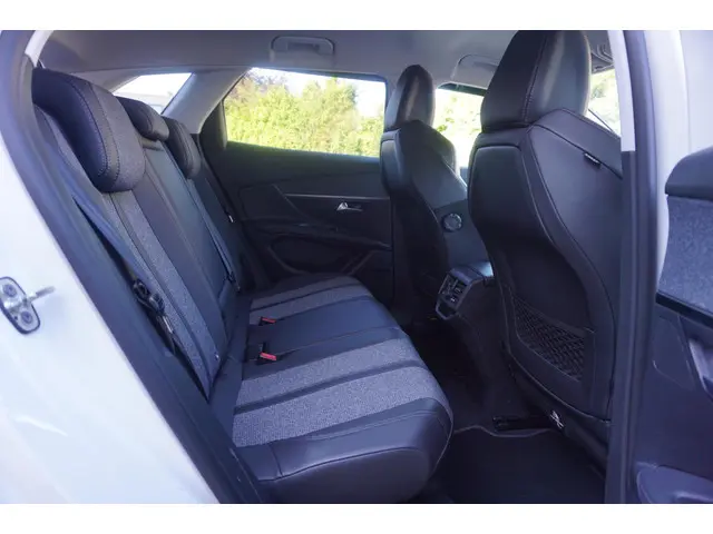 Peugeot 3008 1.6 e-THP GT Line 2018 Benzine 16