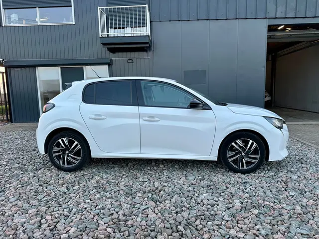 Peugeot 208 1.2 PureTech Allure 2022 Benzine 10