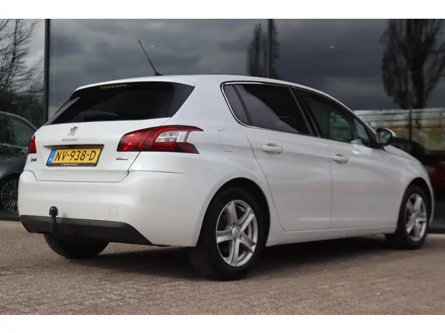 Peugeot 308 1.2 PT ALLURE 2017 Benzine 2