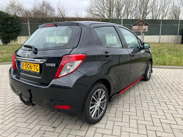 Toyota Yaris 1.3 VVT-i Aspiration 2013 Benzine 19