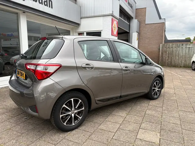 Toyota Yaris 1.5 Hybrid Executive 2018 Hybride Benzine 7