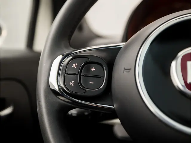 Fiat 500 1.0 Hybrid Dolcevita 2021 Benzine 19