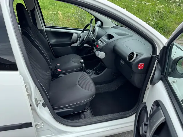 Peugeot 107 1.0 Active 5Drs Airco 2013 Benzine 16