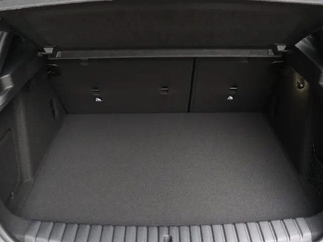 BMW 1 Serie 120 2025 Benzine 13