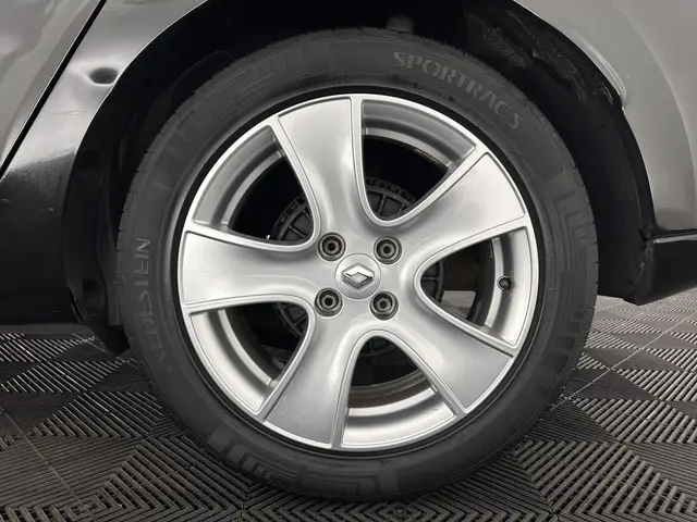 Renault Clio Estate 0.9 TCe Expression 2013 Benzine 19