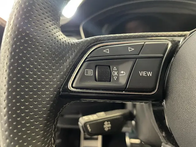 Audi A4 Avant 40 TFSI S edition 2020 Benzine 18