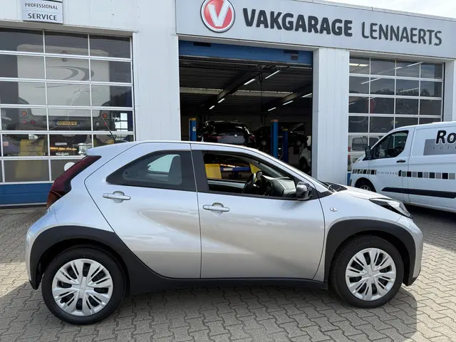 Toyota Aygo X 1.0 VVT-i S-CVT Play Automaat 2024 Benzine 7