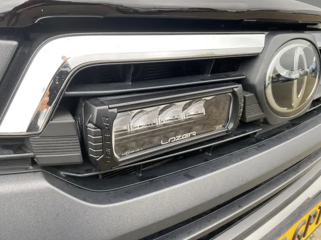 Toyota Hilux 2.8 D-4D Double Cab Invincible 2024 Diesel 5