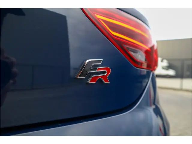 SEAT Leon 1.5 TSI FR Business Intense 2019 Benzine 32