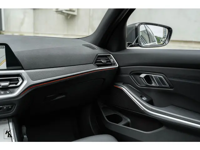BMW 3 Serie 320i High Executive Edition 2020 Benzine 55
