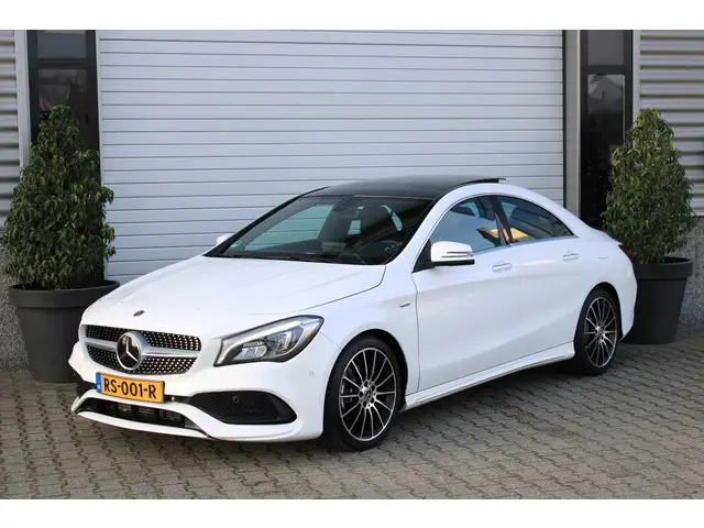 Mercedes-Benz CLA 180 AMG 2018 Benzine 34