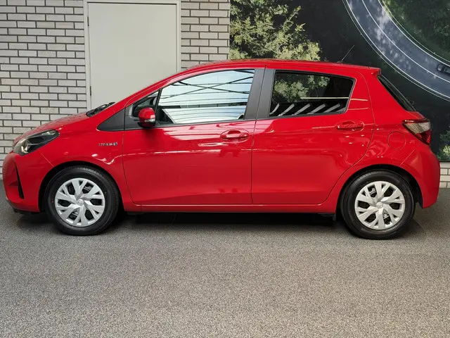 Toyota Yaris 1.5 Hybrid Active 2018 Hybride Benzine 2