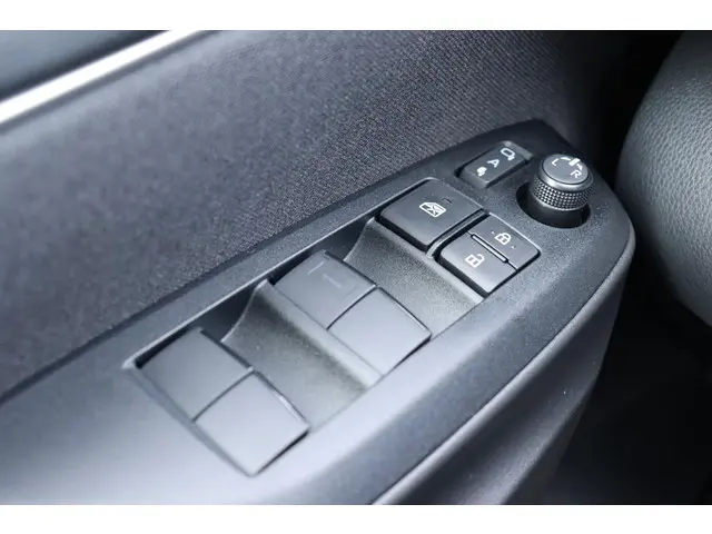 Toyota Yaris 1.5 Hybrid 115 Dynamic, 2025 Hybride Benzine 26