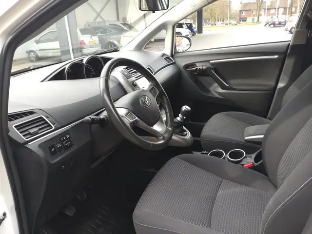 Toyota Verso 1.6 VVT-i Comfort 2015 Benzine 7