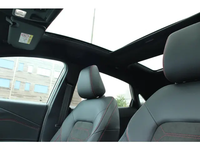 Ford Puma 1.0 EcoBoost Hybrid ST-Line X 2025 Benzine 17