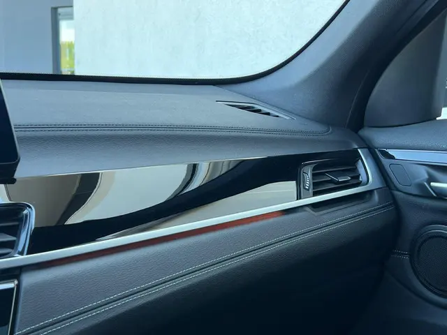 BMW X1 sDrive18i High Executive Edition 2020 Benzine 21