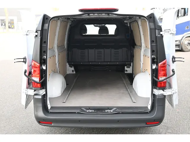 Mercedes-Benz Vito 116 CDI L2 Pro 2024 Diesel 12