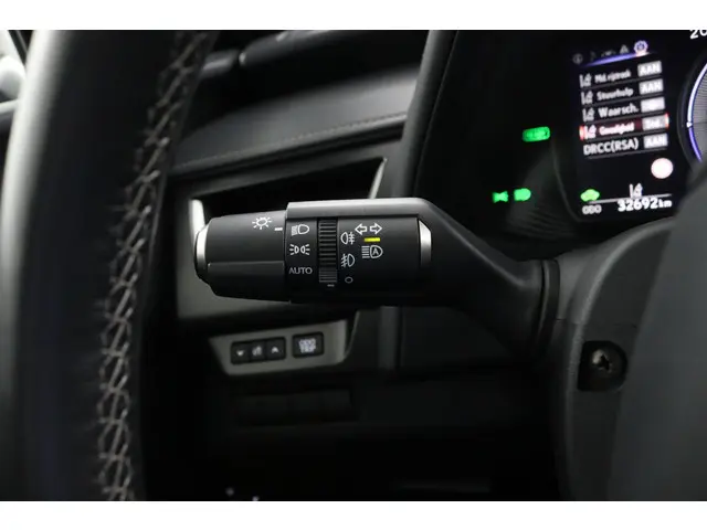 Lexus UX 250h Preference Line 2021 Hybride Benzine 24
