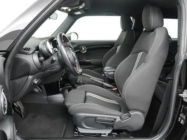 MINI Cooper Business 2018 Benzine 12