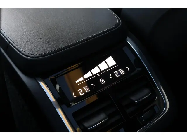 Volvo XC90 B6 AWD R-Design 2022 Benzine 19