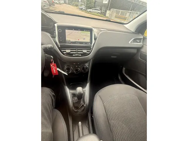 Peugeot 208 1.2 PureTech Signature 2019 Benzine 13