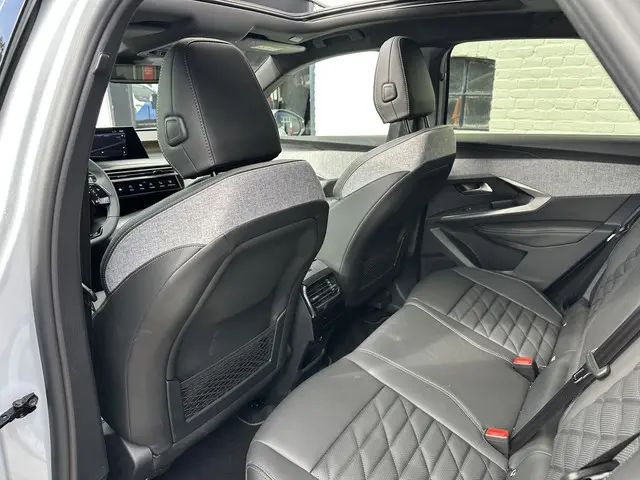 Peugeot 3008 1.2 Hybrid 145 GT 2024 Hybride Benzine 29