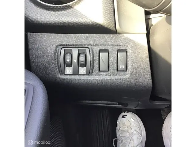 Renault Clio Estate 0.9 TCe Limited 2019 Benzine 27