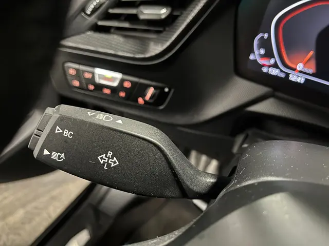 BMW 1 Serie 118i High Executive - Schade 2019 Benzine 28