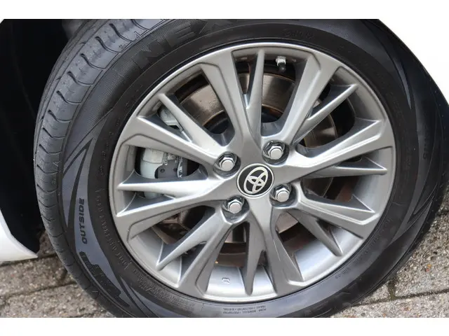 Toyota Yaris 1.5 Hybrid Dynamic, 2017 Hybride Benzine 20