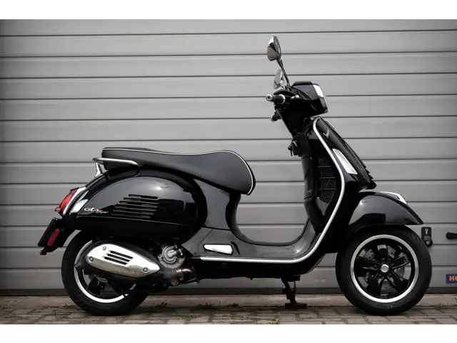 Vespa GTS 300 HPE 2022 Benzine
