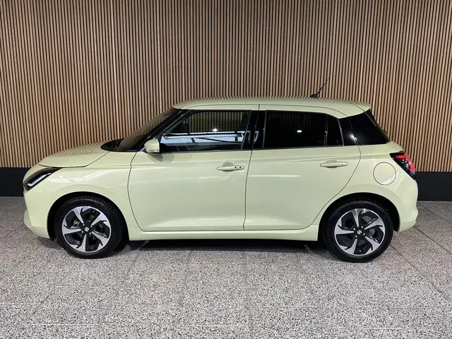 Suzuki Swift 1.2 Select Smart Hybrid 2025 Benzine 3