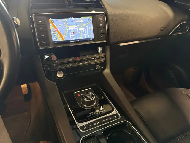 Jaguar F-PACE 2.0 Portfolio AWD 20d - Trekhaak 2017 Diesel 11