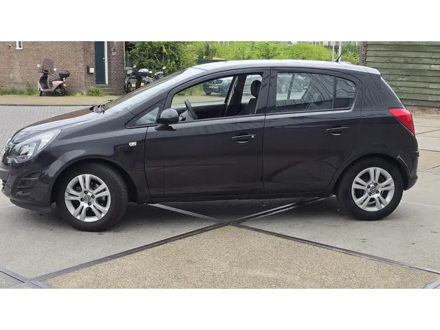 Opel Corsa 1.2-16V Berlin 2014 Benzine 4