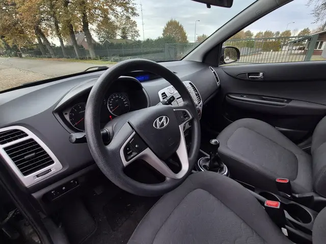 Hyundai i20 1.2i i-Catcher 2012 Benzine 15