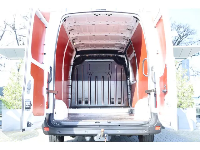 Renault Master T35 2.3 dCi 135 L2H2 Comfort 2022 Diesel 6