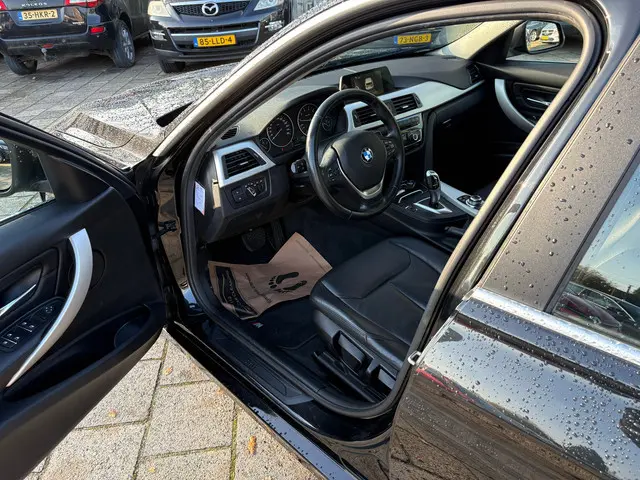 BMW 3 Serie Touring 320i Corporate Lease 2017 Benzine 5